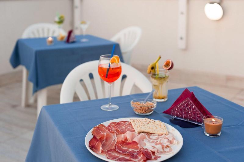 Regina Hotel E Ristorante ปุนตามารีนา ภายนอก รูปภาพ