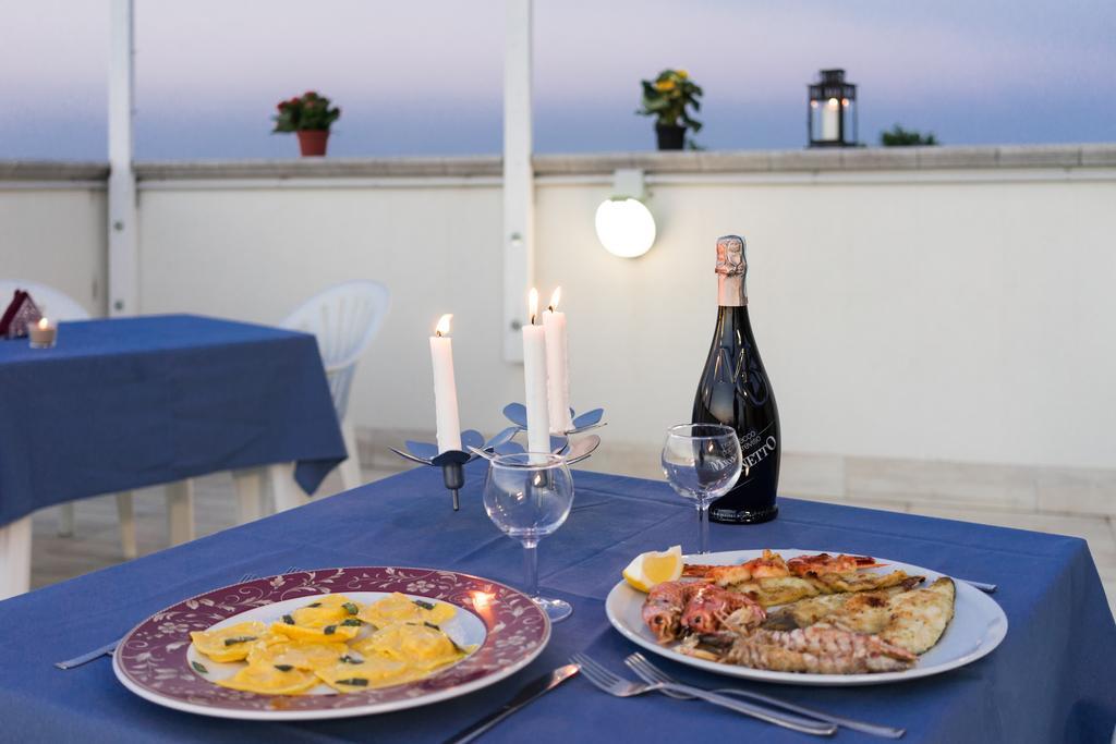 Regina Hotel E Ristorante ปุนตามารีนา ภายนอก รูปภาพ