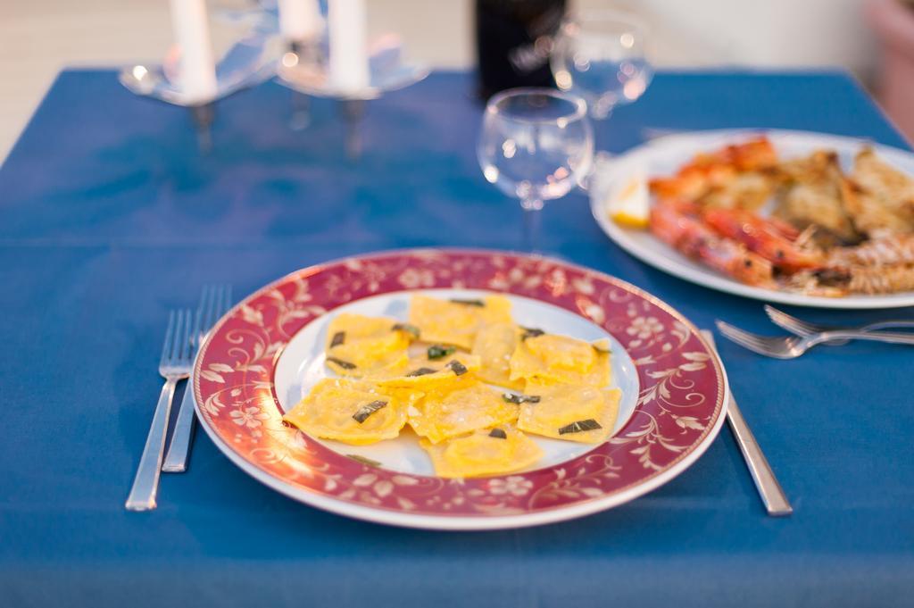 Regina Hotel E Ristorante ปุนตามารีนา ภายนอก รูปภาพ