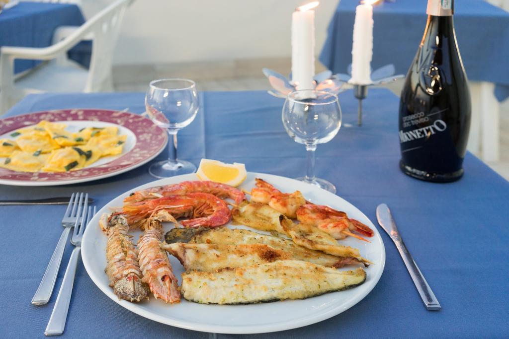 Regina Hotel E Ristorante ปุนตามารีนา ภายนอก รูปภาพ