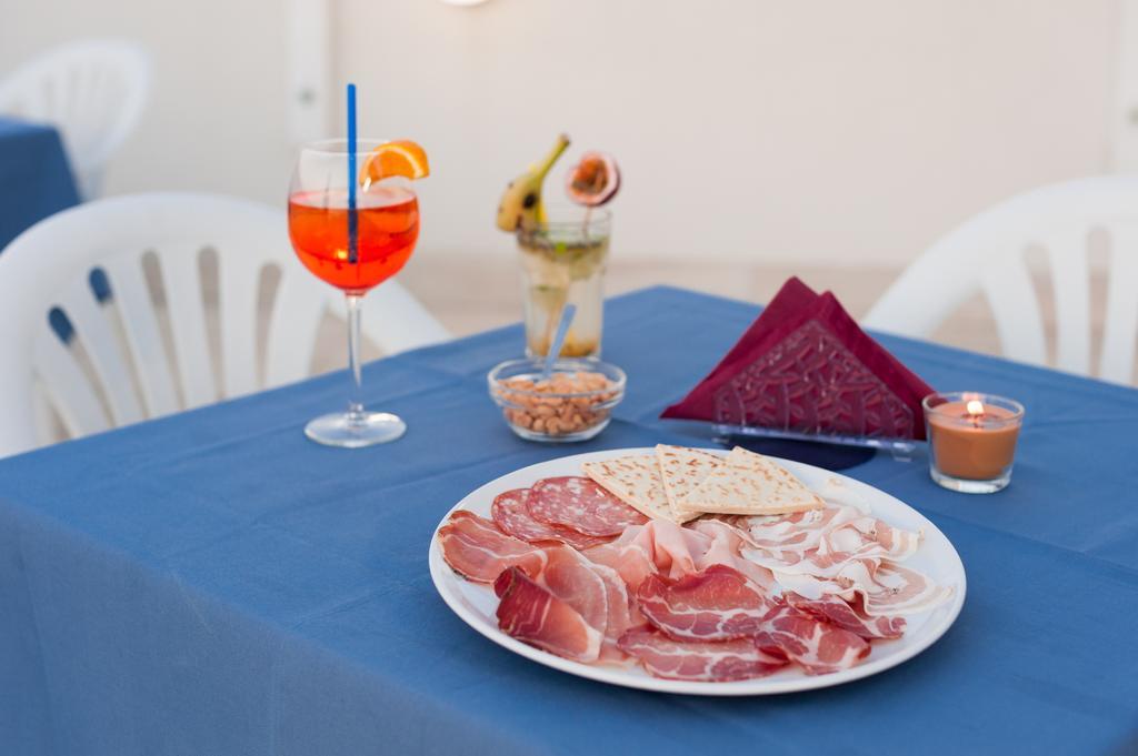 Regina Hotel E Ristorante ปุนตามารีนา ภายนอก รูปภาพ