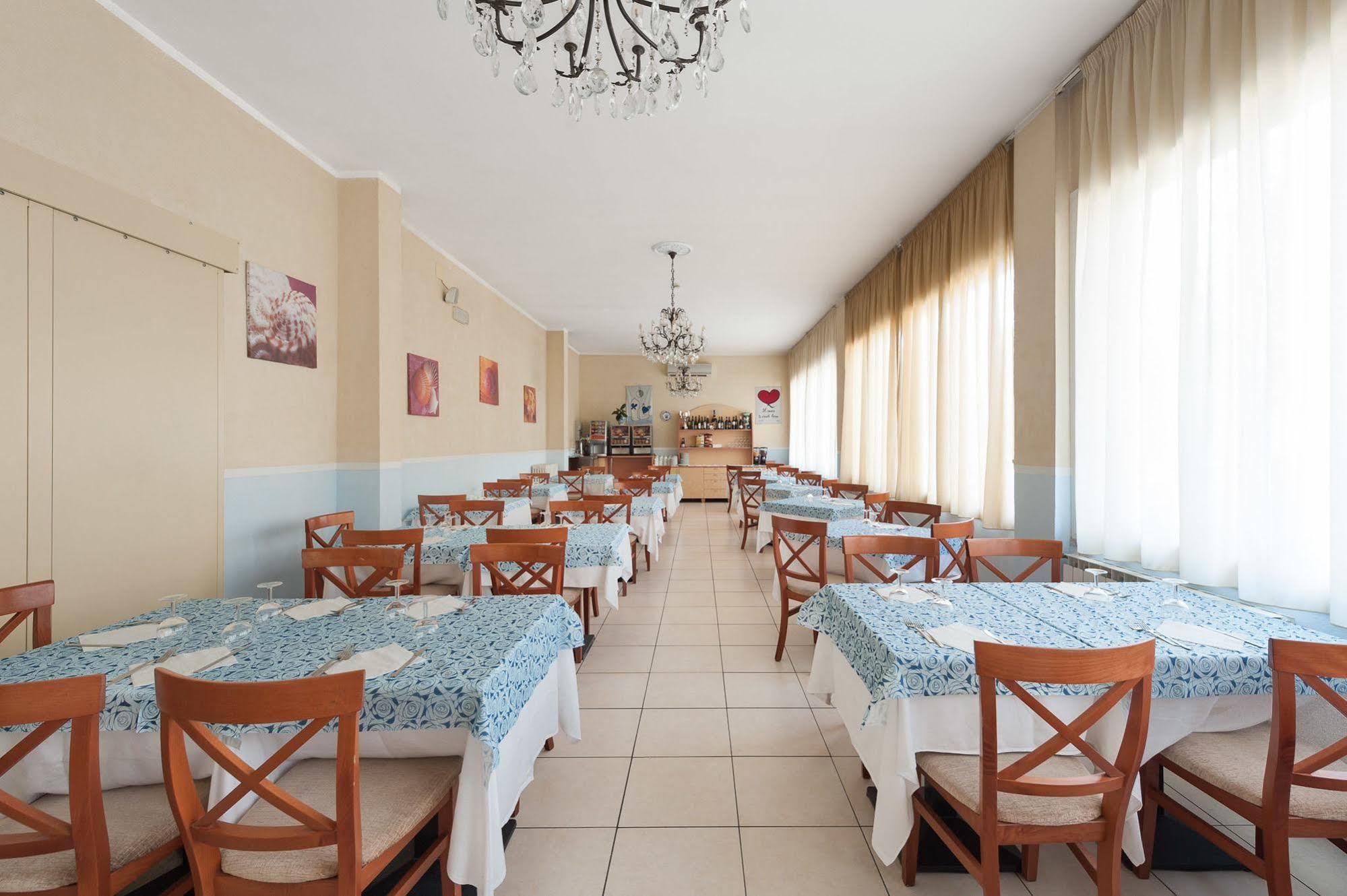 Regina Hotel E Ristorante ปุนตามารีนา ภายนอก รูปภาพ