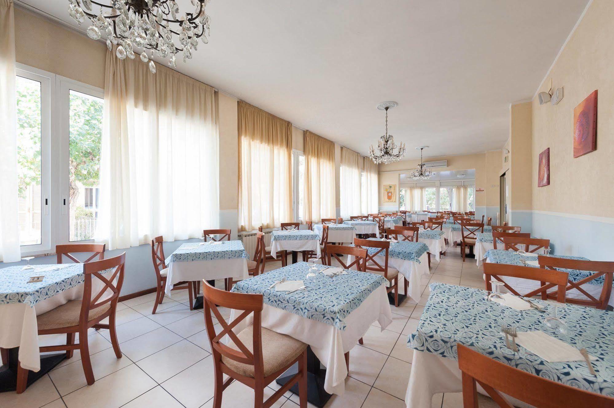 Regina Hotel E Ristorante ปุนตามารีนา ภายนอก รูปภาพ